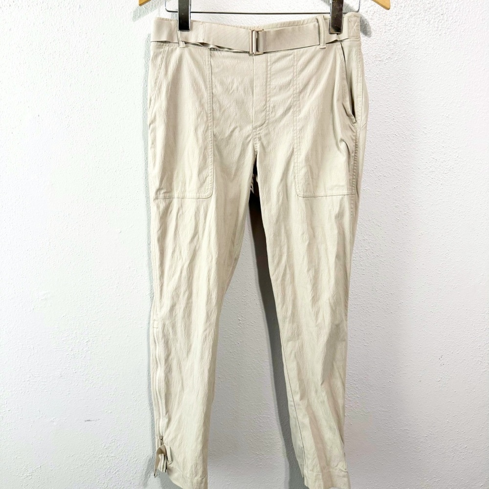 Athleta The Trekkie pant cargo style size 6 beige